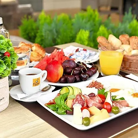 Quartz Boutique Hotel 4*
